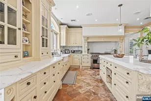 512 Winterburn Grove, Cliffside Park, NJ 07010 - Photo 6