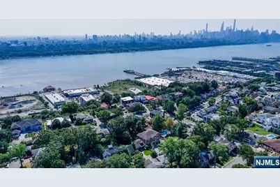 512 Winterburn Grove, Cliffside Park, NJ 07010 - Photo 10