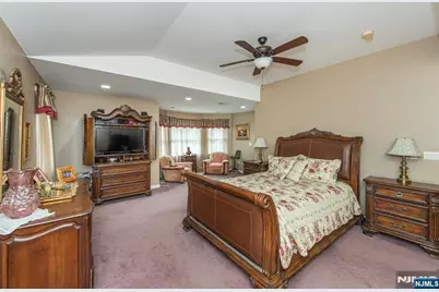 37 Thomas, Wayne, NJ 07470 - Photo 24