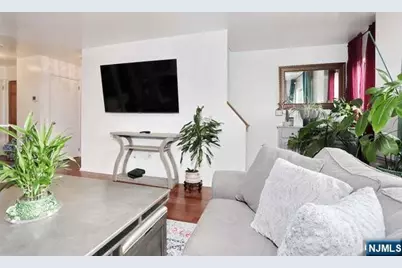 290 Hamilton Place 4 #4, Hackensack, NJ 07601 - Photo 8