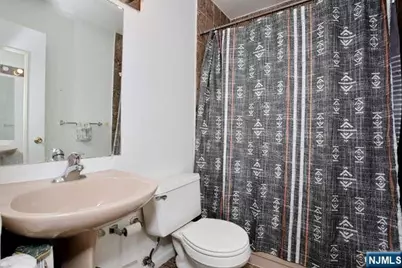 290 Hamilton Place 4 #4, Hackensack, NJ 07601 - Photo 32