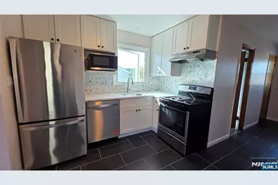 159-161 Tappan Street Top Floor #top floor, Kearny, NJ 07032 - Photo 2