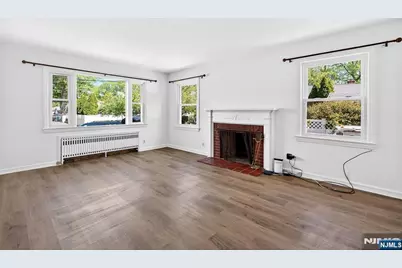292 Louis Street 1Fl #1FL, Hackensack, NJ 07601 - Photo 4