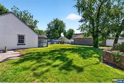 292 Louis Street 1Fl #1FL, Hackensack, NJ 07601 - Photo 18
