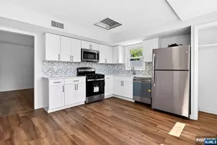 292 Louis Street 1Fl, Hackensack, NJ 07601 - Photo 2