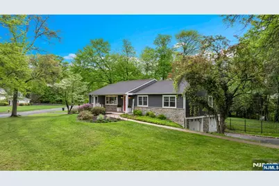 468 Manchester Way, Wyckoff Township, NJ 07481 - Photo 4