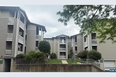 215 Orchard Pk 215 #215, Allendale, NJ 07401 - Photo 2
