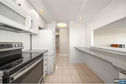 7855 Boulevard East 19L #19L, North Bergen, NJ 07047 - Photo 12