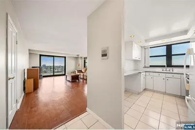 7855 Boulevard East 19L #19L, North Bergen, NJ 07047 - Photo 8