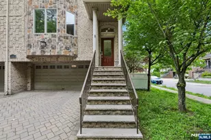 330 New York Ave B, Fort Lee, NJ 07024 - Photo 4