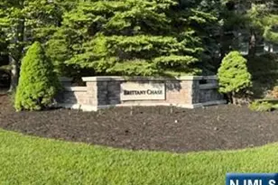 8409 Brittany Dr, Wayne, NJ 07470 - Photo 46