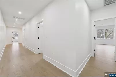 311 Farview Avenue, Paramus, NJ 07652 - Photo 32
