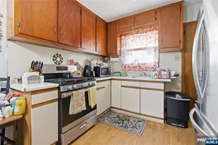 144-146 Pearsall, Jersey City, NJ 07305 - Photo 8