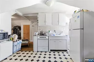 144-146 Pearsall, Jersey City, NJ 07305 - Photo 20