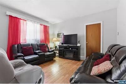 144-146 Pearsall, Jersey City, NJ 07305 - Photo 6