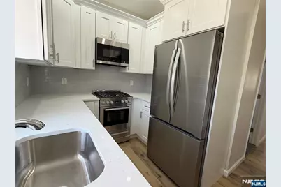 49 Summit Avenue 2 #2, Lyndhurst Township, NJ 07071 - Photo 2