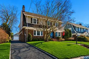 7 Wayland Dr, Verona, NJ 07044 - Photo 2