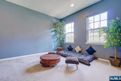 7 Eisenhower Lane, Wood Ridge, NJ 07075 - Photo 8