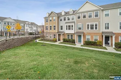 7 Eisenhower Lane, Wood Ridge, NJ 07075 - Photo 4