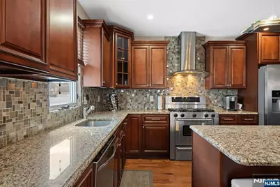 520 Prospect Place, Lyndhurst Township, NJ 07071 - Photo 4