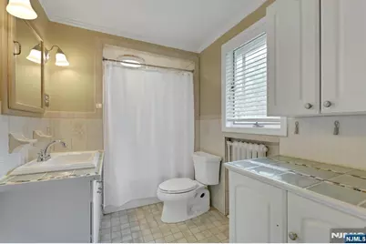 160 Clinton Avenue, Hillsdale, NJ 07642 - Photo 34