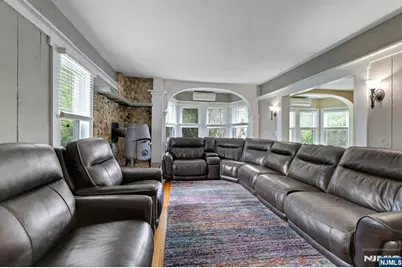 160 Clinton Avenue, Hillsdale, NJ 07642 - Photo 12
