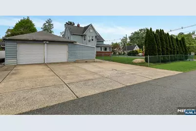 160 Clinton Avenue, Hillsdale, NJ 07642 - Photo 44