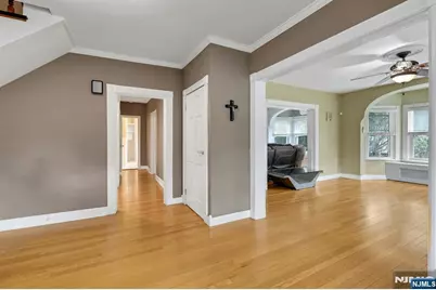 160 Clinton Avenue, Hillsdale, NJ 07642 - Photo 8