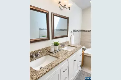 13 Canterbury Lane, New Milford, NJ 07646 - Photo 14