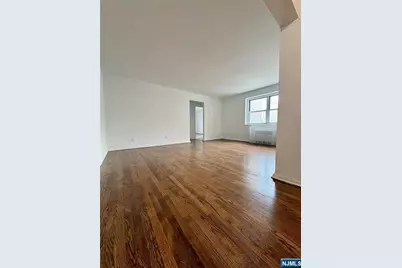 2205 N Central Road 4 D #4 D, Fort Lee, NJ 07024 - Photo 4