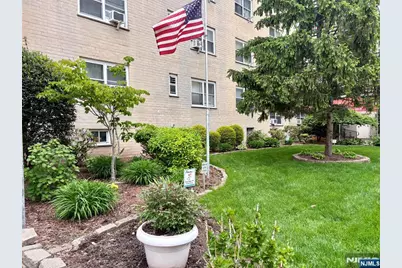 2205 N Central Road 4 D #4 D, Fort Lee, NJ 07024 - Photo 2