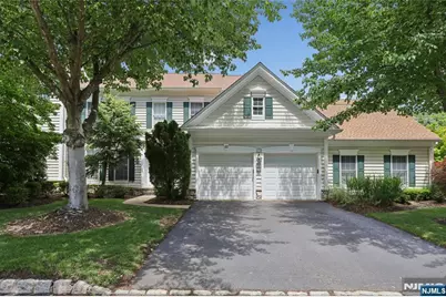 122 White Pine Court, Paramus, NJ 07652 - Photo 2