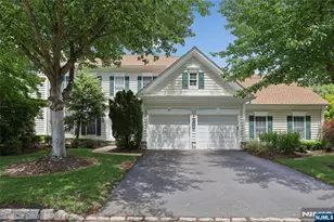 122 White Pine Ct, Paramus, NJ 07652 - Photo 2