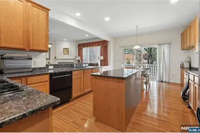 122 White Pine Court, Paramus, NJ 07652 - Photo 18
