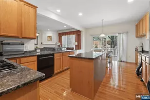 122 White Pine Ct, Paramus, NJ 07652 - Photo 18