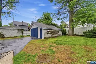 1142 Stasia St, Teaneck Township, NJ 07666 - Photo 14