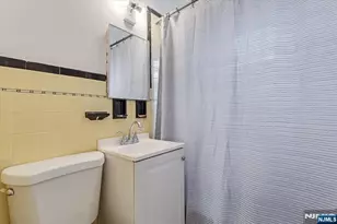 140 Palsa Ave, Elmwood Park, NJ 07407 - Photo 6