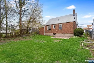 140 Palsa Avenue, Elmwood Park, NJ 07407 - Photo 14