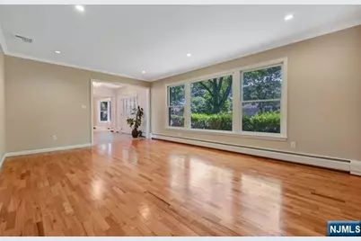5 Skie Drive, Paramus, NJ 07652 - Photo 2