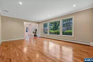 5 Skie Dr, Paramus, NJ 07652 - Photo 2