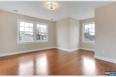 582 Green Valley Road, Paramus, NJ 07652 - Photo 16