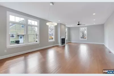582 Green Valley Road, Paramus, NJ 07652 - Photo 8