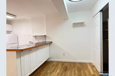 333 Grand Avenue 2R #2R, Palisades Park, NJ 07650 - Photo 6