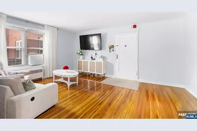 2350 Linwood Avenue 1E #1E, Fort Lee, NJ 07024 - Photo 2