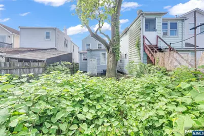 88 Komorn, Newark, NJ 07105 - Photo 12