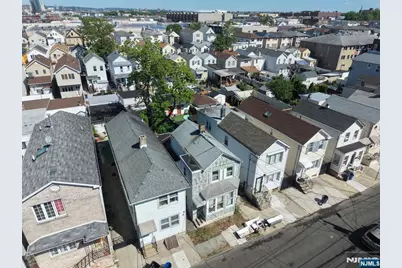 88 Komorn, Newark, NJ 07105 - Photo 4