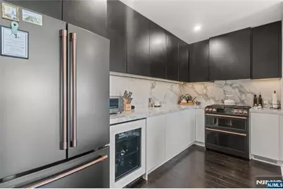 226 The Promenade, Edgewater, NJ 07020 - Photo 4
