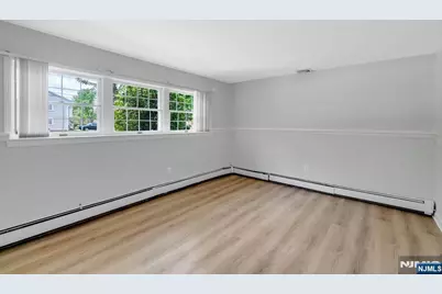 98 Vassar Drive, Paramus, NJ 07652 - Photo 20