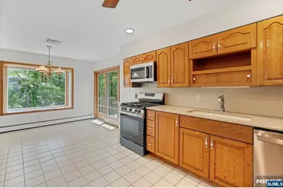 98 Vassar Drive, Paramus, NJ 07652 - Photo 8