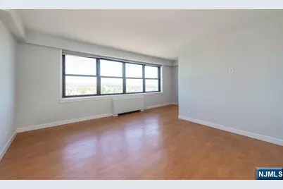 285 Aycrigg Avenue 19F #19F, Passaic, NJ 07055 - Photo 10